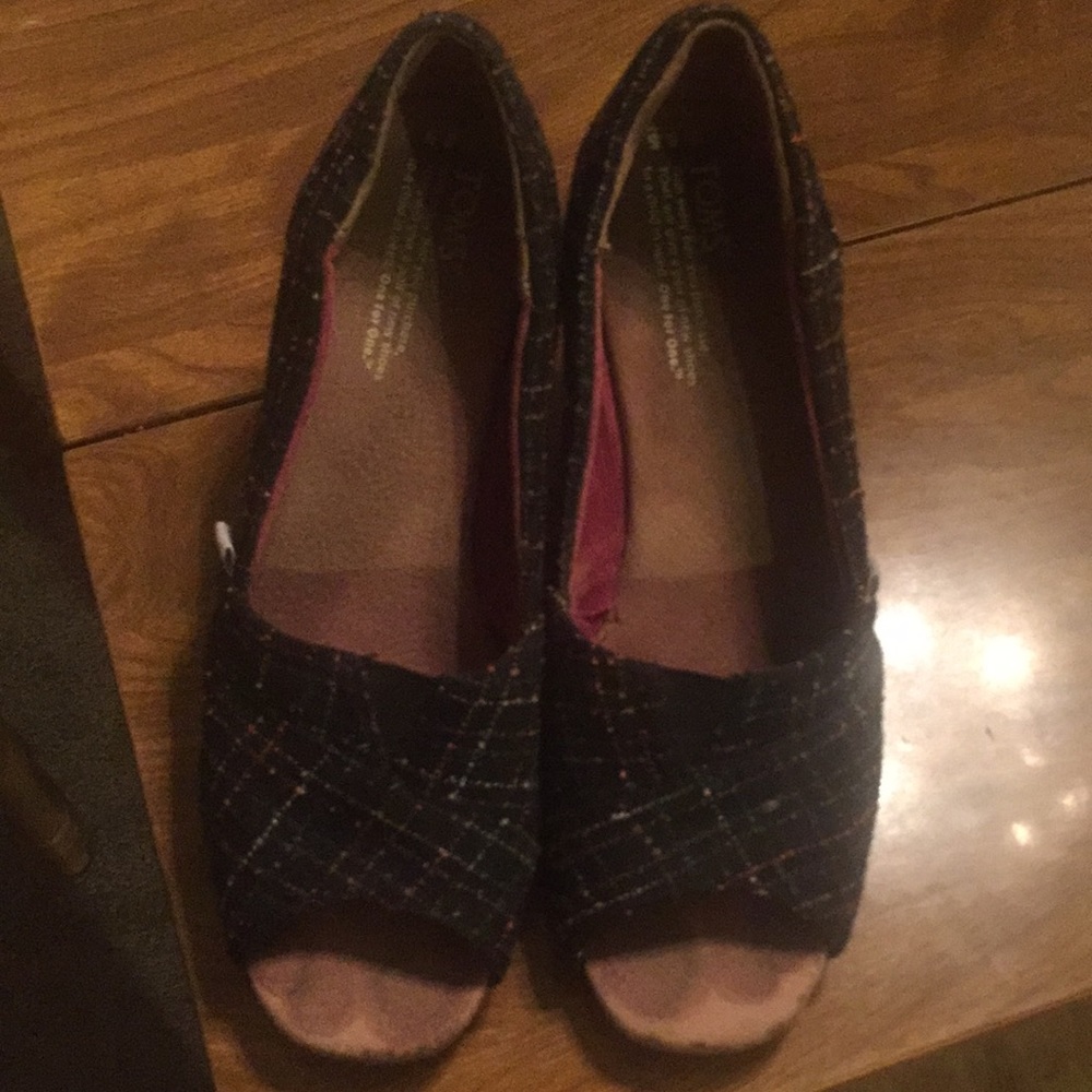 Tom’s Black twill wedges